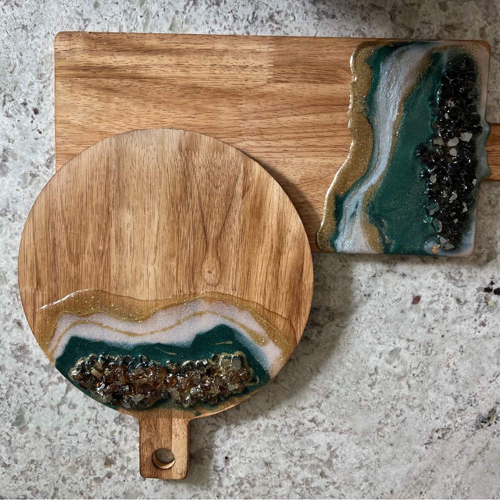 Set of resin cutting boards